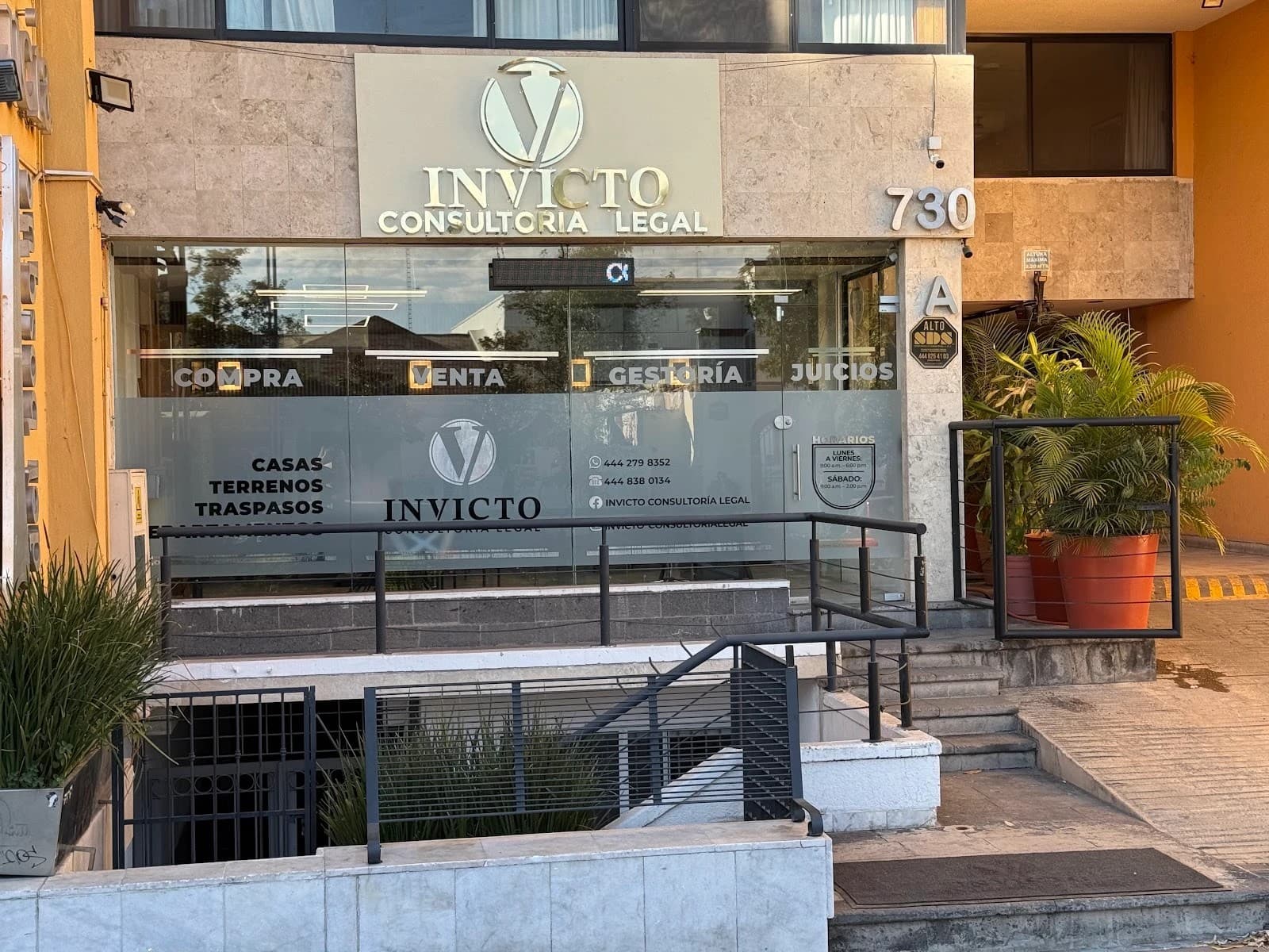 Fachada de la oficina de Invicto Consultoría Legal en Av. Venustiano Carranza 730-A, San Luis Potosí